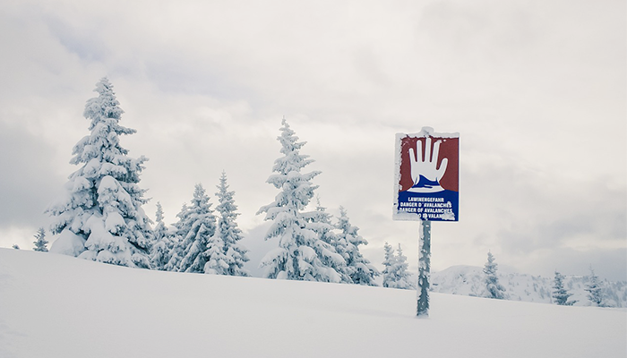 Peligro de avalanchas de nieve Peligro de avalanchas de nieve